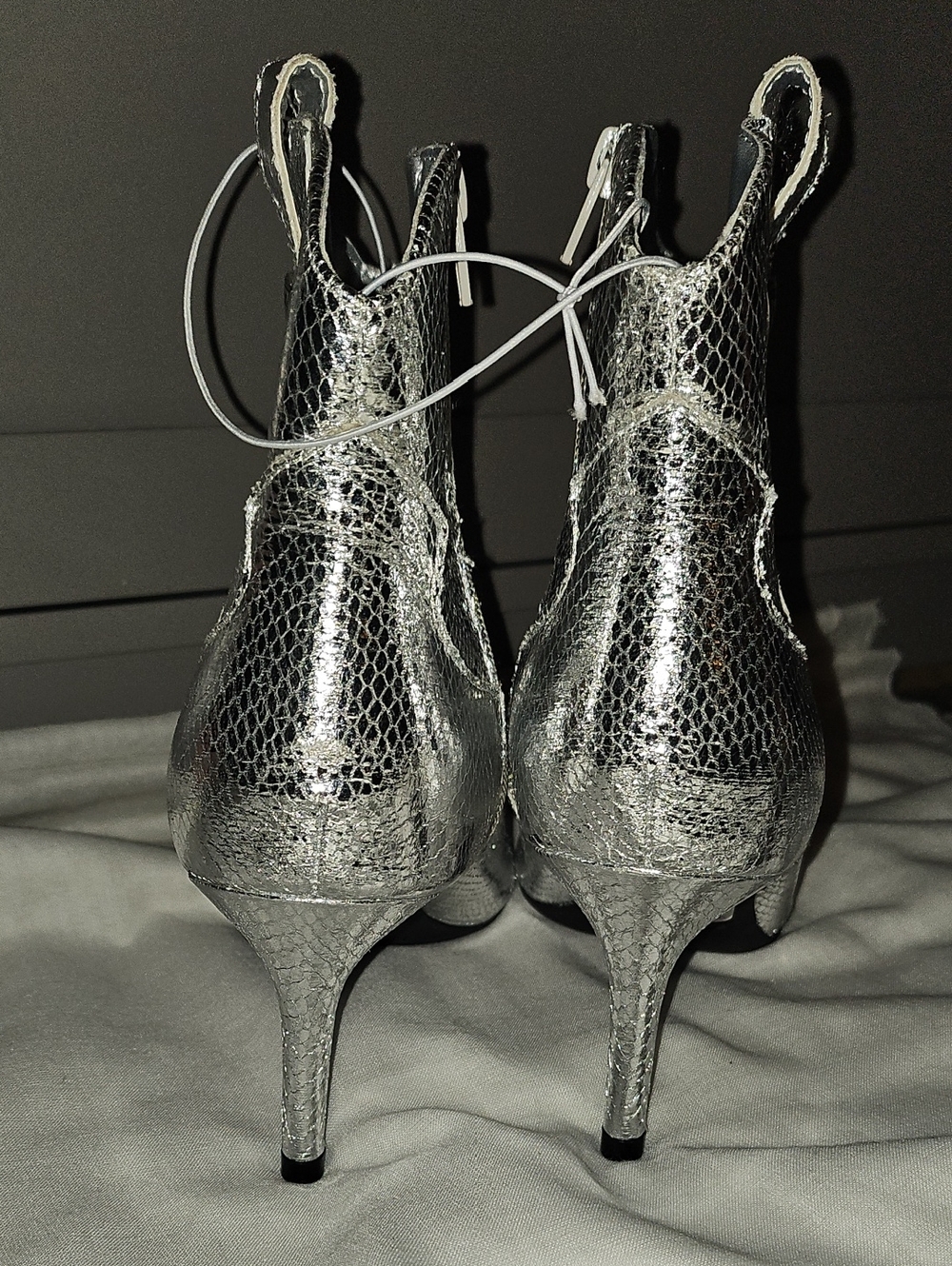 Guess Silver Metallic Pointed-Toe Ankle Boots size 7 NWOT - Picture 5 of 10